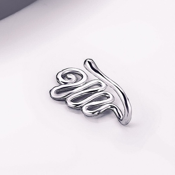 ⚜️[𝟯/$𝟭𝟴]⚜️NEW Simple Swirl Fake Nose Ring - Picture 6 of 12
